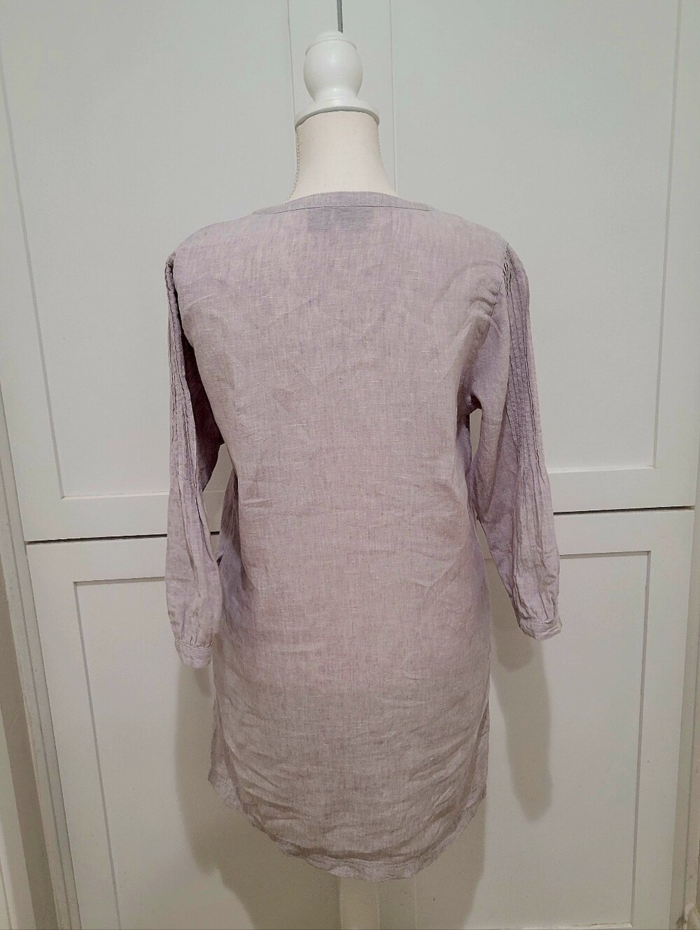 Tahari 100% Linen Light Gray Long Sleeve Pintuck Tunic Top | Size Medium - Picture 6 of 8